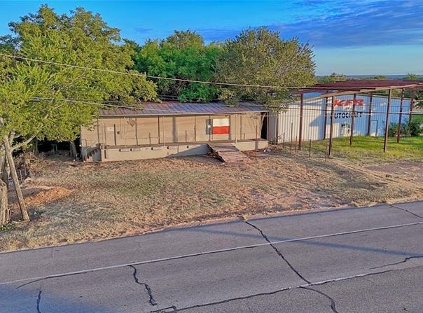 707 W Highway 82, Nocona, TX 76255
