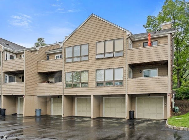 19 Sunrise Dr, Long Hill Twp., NJ 07933-1951