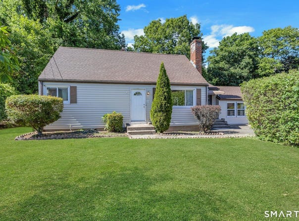 100 Loftus Circle, Bridgeport, CT 06606