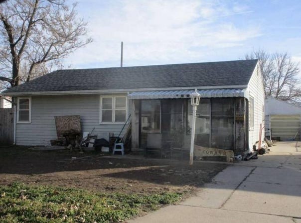 1227 E 6th Ave, Hutchinson, KS 67501