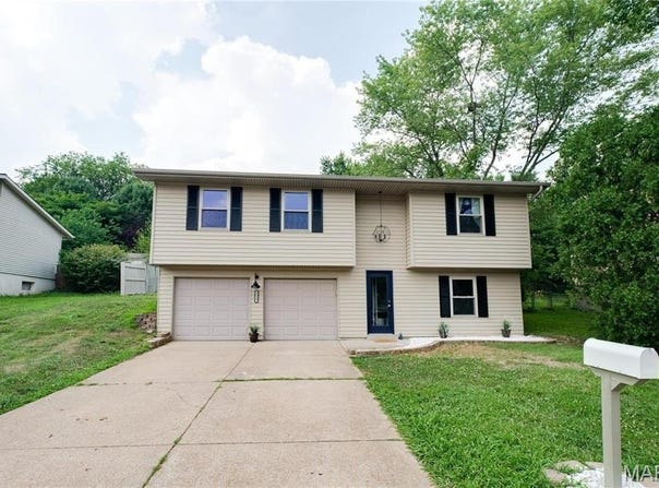 3833 Red Bud Drive, Imperial, MO 63052