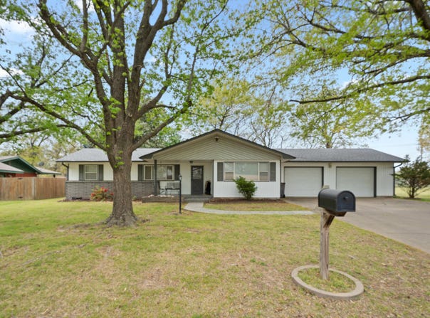 2120 S Spring St Street, Grove, OK 74344