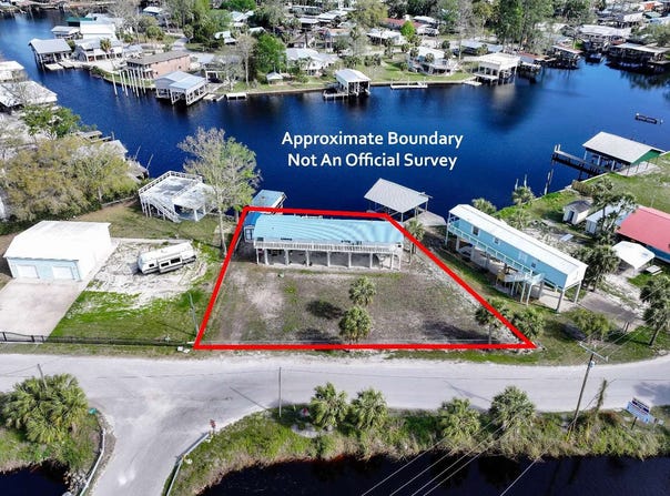 27 SE 228TH ST, Suwannee, FL 32680