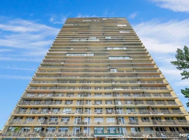 6040 Boulevard E, West New York, NJ 07093