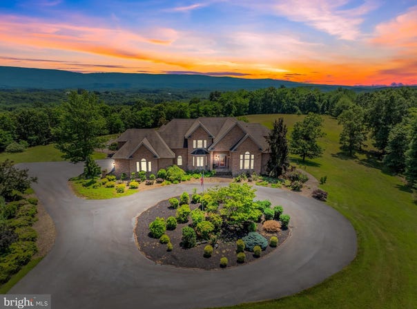 420 LAWYER LANE, BERKELEY SPRINGS, WV 25411