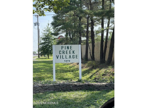 30 Pine Creek Village, Hazlet, NJ 07730