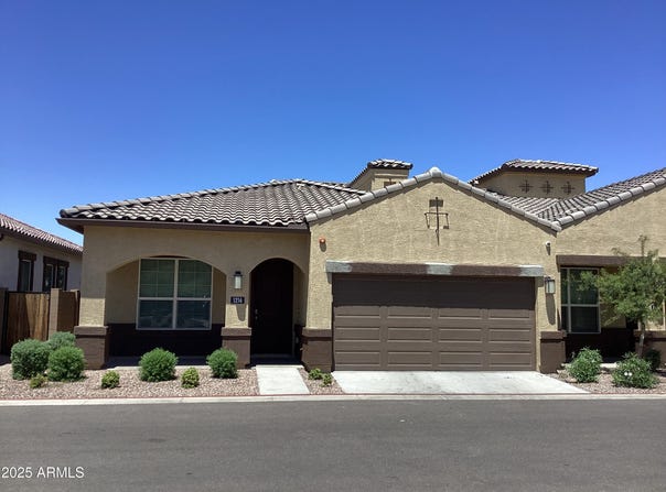 1255 N ARIZONA Avenue, Chandler, AZ 85225