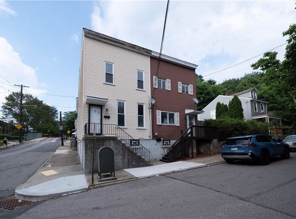 3240 Rothpletz St, Marshall Shadeland, PA 15212