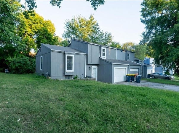 9525 Manning Avenue, Kansas City, MO 66134