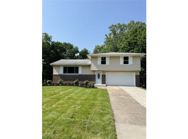 1723 Laurel Drive, Twinsburg, OH 44087