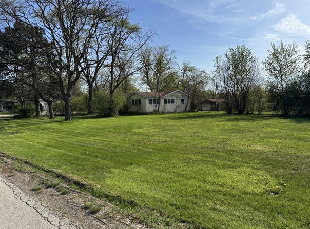 301 Forest View Avenue, Elk Grove Village, IL 60007