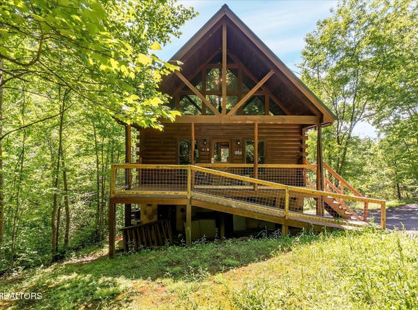 1521 Silver Poplar Lane, Sevierville, TN 37876