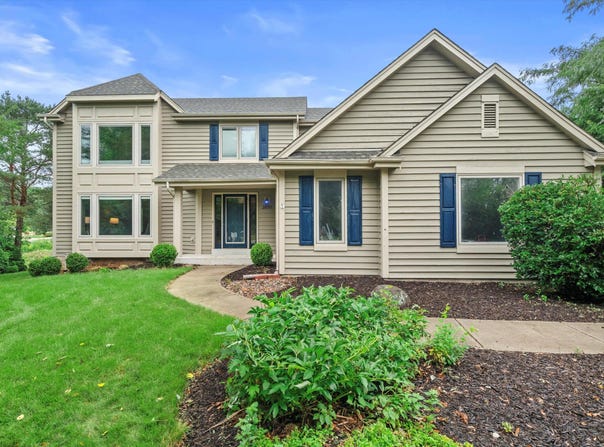 2600 Whitby Ct, Waukesha, WI 53188