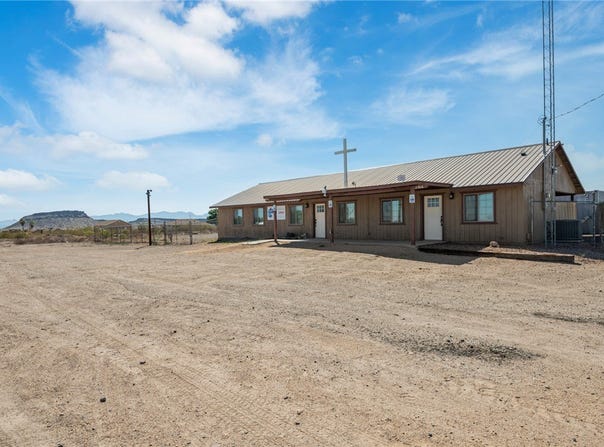 2860 Walnut Creek Road, Golden Valley, AZ 86413