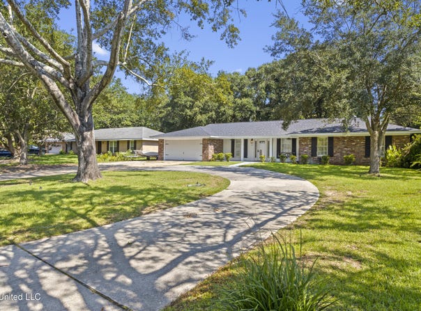 13 Greenbriar Drive, Gulfport, MS 39507