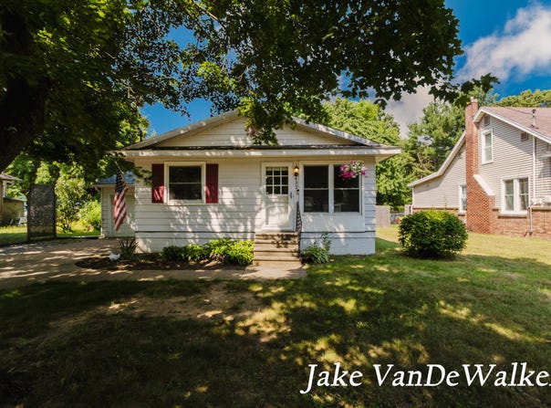 432 S Main Street, Lawton, MI 49065