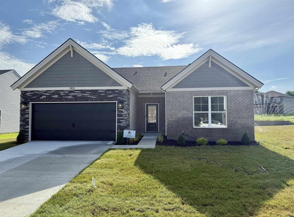 1401 N Hunters Crossing Circle, Huntingburg, IN 47542