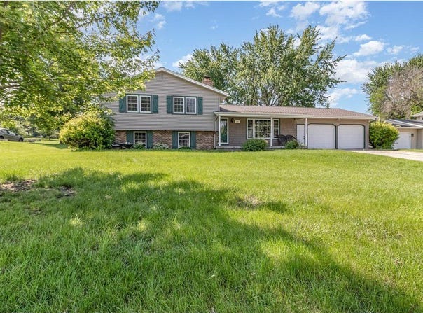 155 Outer Drive, Le Sueur, MN 56058