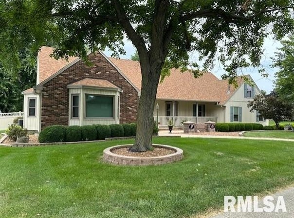 2 Aaron Drive, Jacksonville, IL 62650