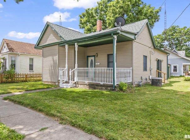 321 N 5TH Street, Petersburg, IL 62675