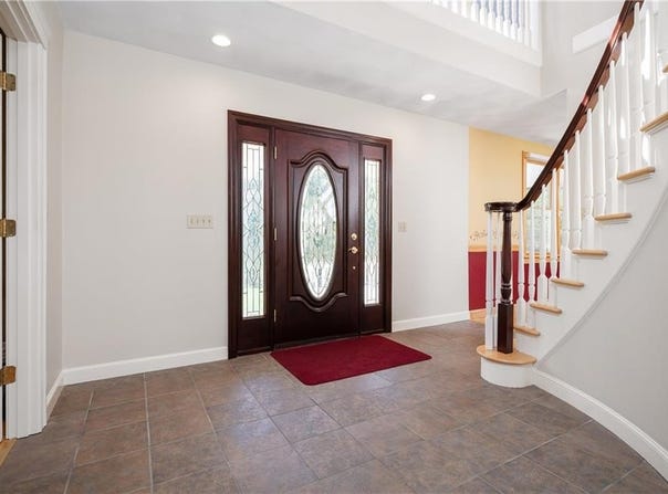 825 Woonsocket Hill Road, North Smithfield, RI 02896