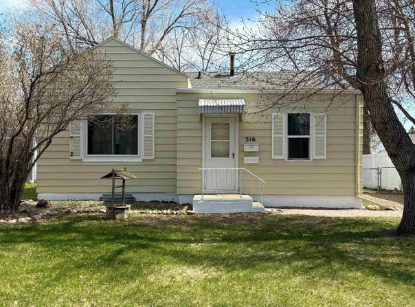 516 22nd St NW, Minot, ND 58703