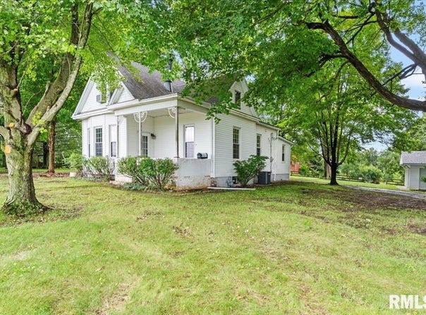 882 W BARBER Road, Cantrall, IL 62625