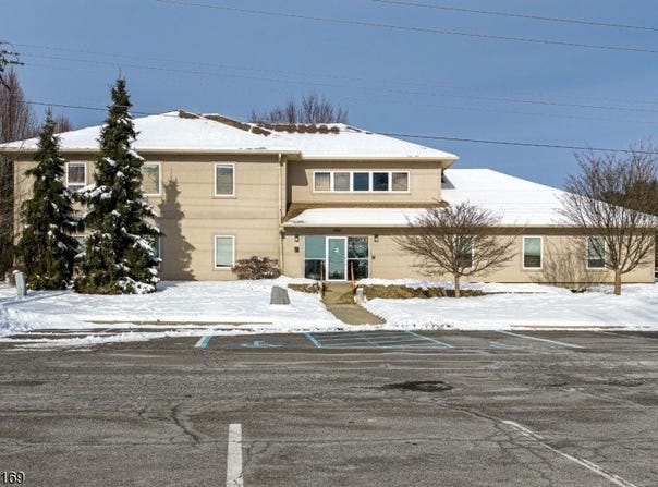 1000 Coventry Dr, Lopatcong Twp., NJ 08865-1980