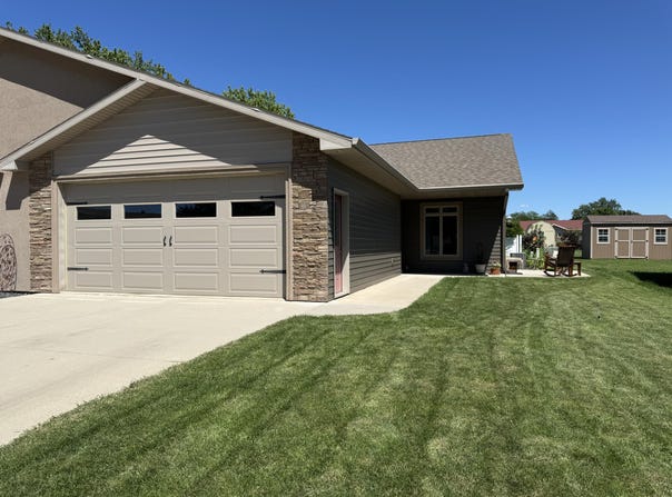 1112 Minnesota Ave SW, Huron, SD 57350