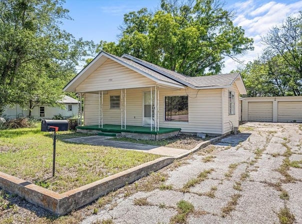 720 N Seaman Street, Eastland, TX 76448