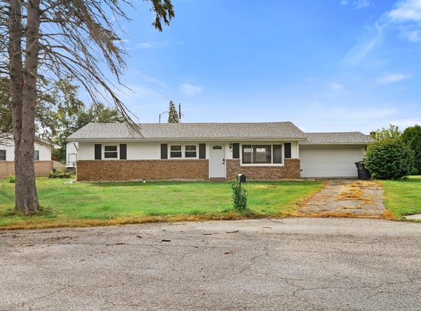 20 Elm Avenue, Hobart, IN 46342