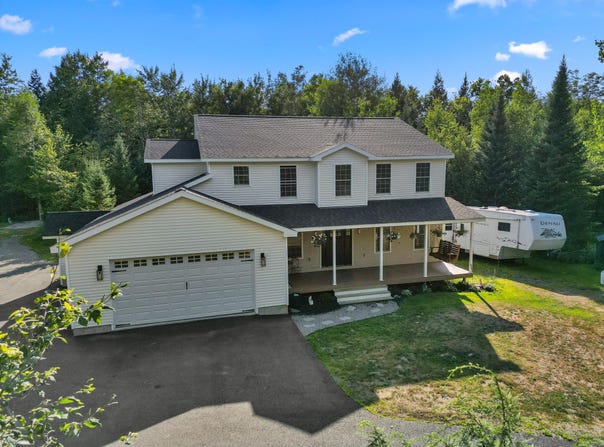 35 Drew Lane, Newport, ME 04953