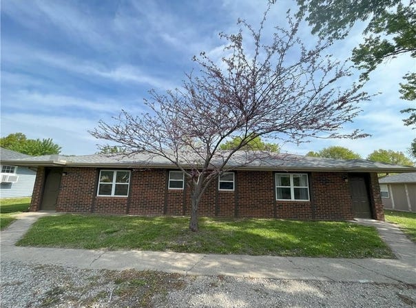 33 SE 250th Road, Warrensburg, MO 64093