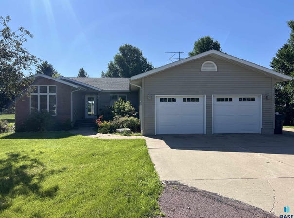 12091 110TH St, Leota, MN 56128