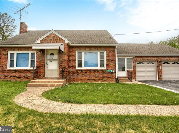 678 LITTLESTOWN Road, LITTLESTOWN, PA 17340