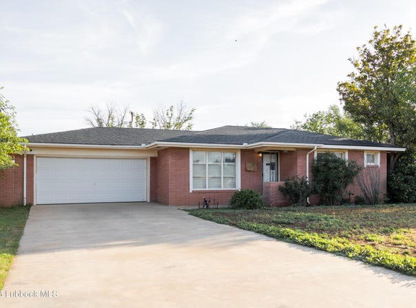 307 Hicks Place, Levelland, TX 79336
