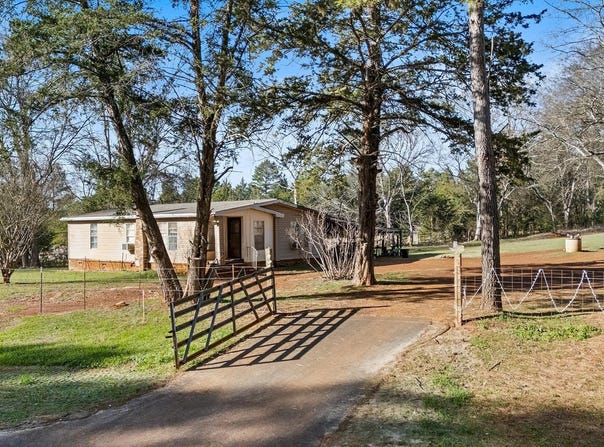 4256 E US Hwy 84, Mt Enterprise, TX 75681