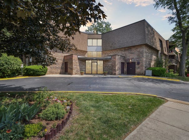 907 S Williams, WESTMONT, IL 60559