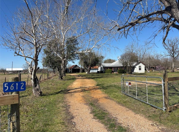 5612 HWY 71 E, Smithville, TX 78957