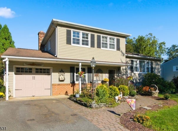 170 College View Dr, Hackettstown Town, NJ 07840-1025