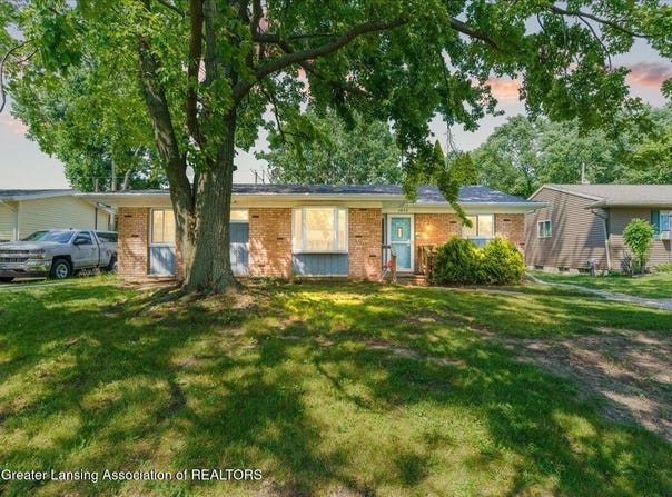 3642 Coachlight Common Street, Lansing, MI 48911