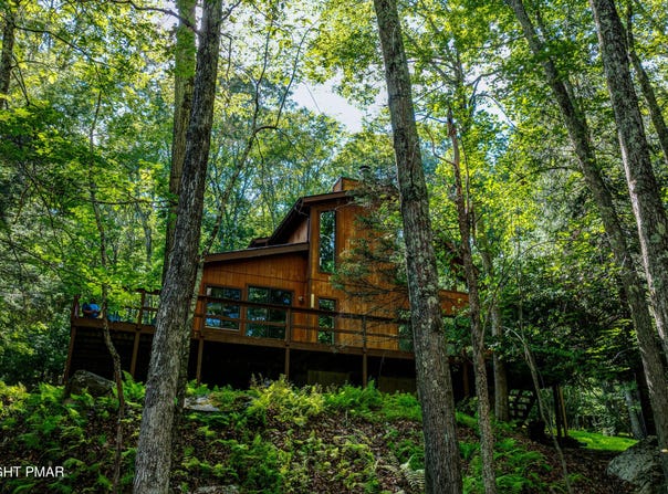 424 Iroquois Lane, Canadensis, PA 18325