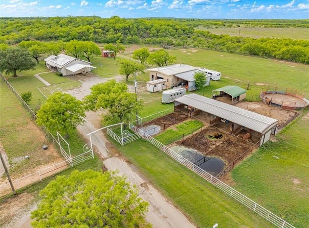 1400 W 6th Street, Breckenridge, TX 76424