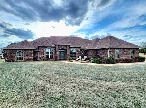 2 NW Burr Oak Dr, Lawton, OK 73507