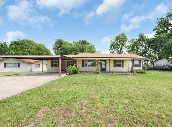 104 W Oak Street, Yantis, TX 75497