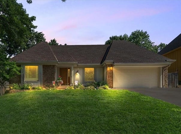 11820 W 100th Terrace, Overland Park, KS 66214