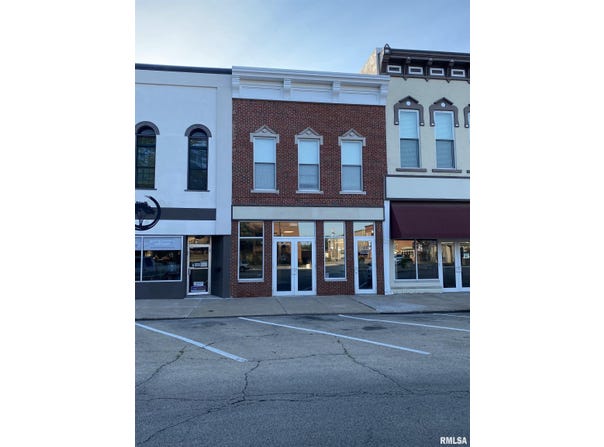 15 E SIDE Square, Canton, IL 61520