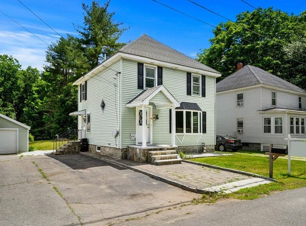 17 Maple St, Westford, MA 01886