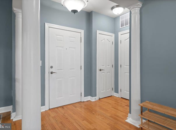 100 EDELEN STATION PLACE, LA PLATA, MD 20646