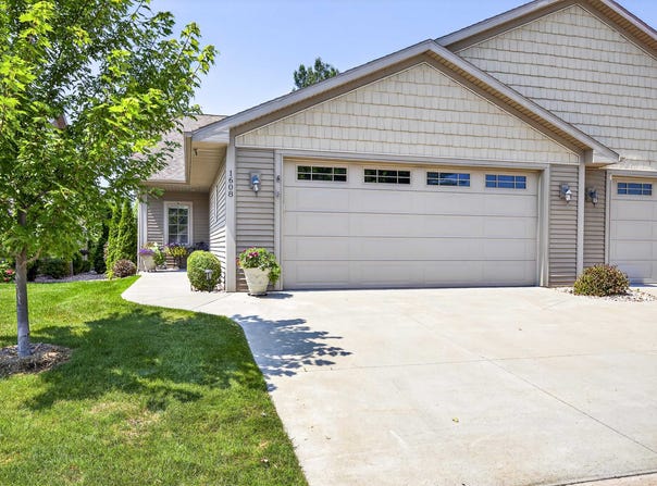 1608 STANTON Circle, APPLETON, WI 54915